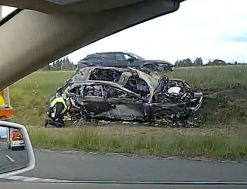 Kardiochirurg pędził sportowym audi po S1. Wypadł z trasy. Poparzony w szpitalu