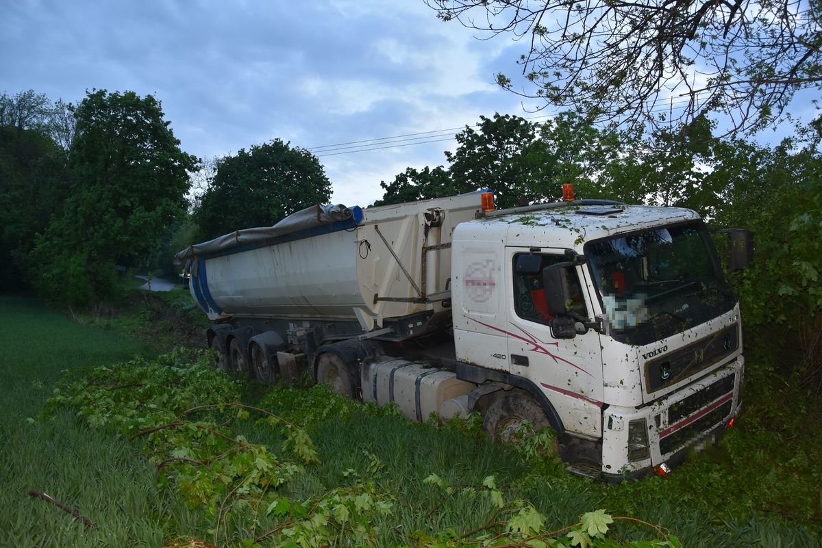 Pijany i z dożywotnim zakazem w ciężarówce. O mało nie zmiótł rodziny