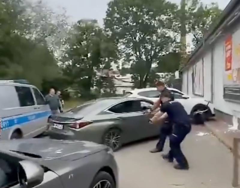 Szalona interwencja. Policjanci postrzelili kolegę próbując zatrzymać kierowcę
