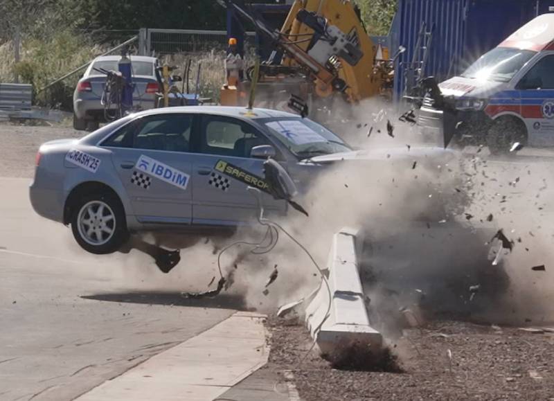 Niebezpieczne połączenia barier na polskich drogach. Udowodnił to crash test