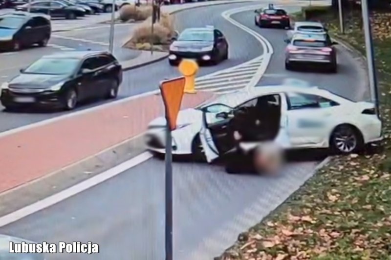 Taksówka sama mknęła przez ulice. Niebezpieczna sytuacja z Zielonej Góry