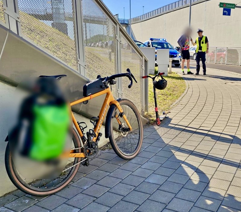 Rumia. Czołowe zderzenie rowerzysty z dzieckiem na hulajnodze