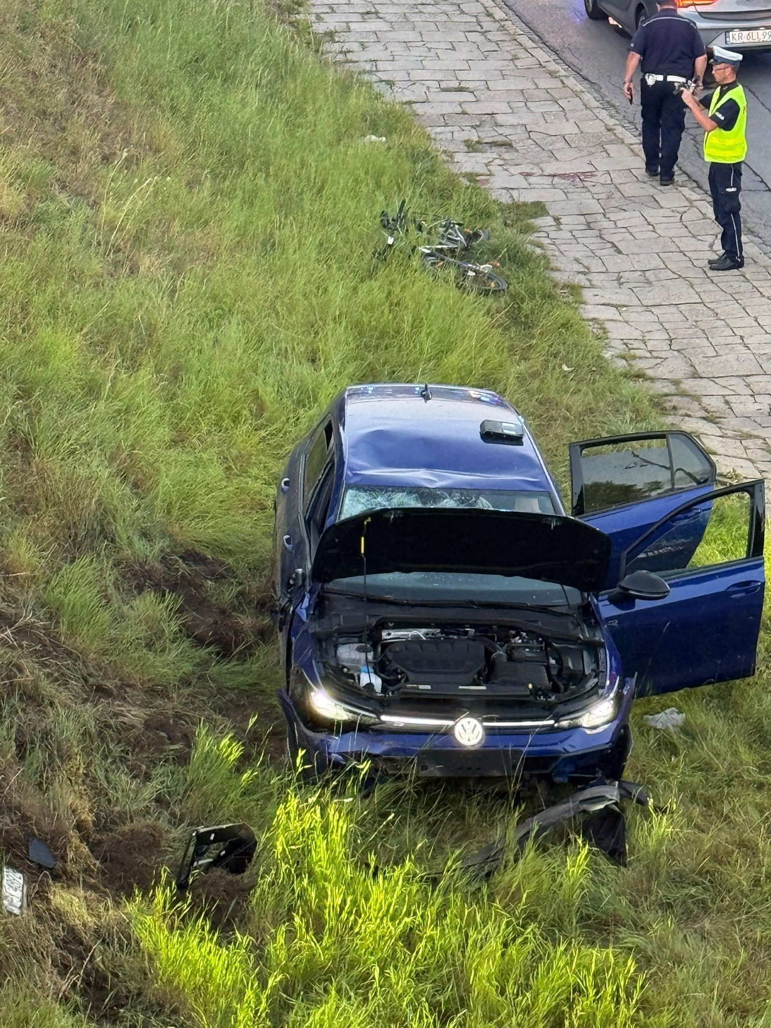 Kierowca wpadł na chodnik. Zabił rodziców, roczne dziecko walczy o życie