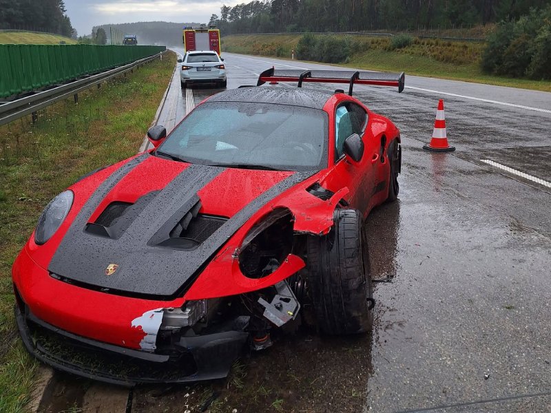 Porsche rozbite na autostradzie A1. Samochód na tor, ponad 500 KM