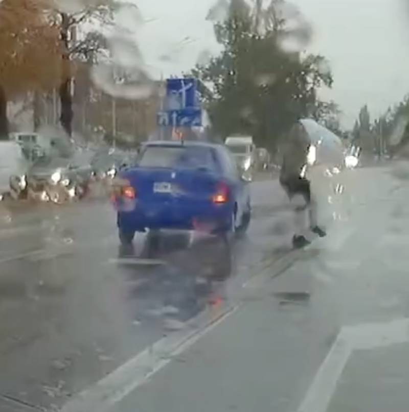 Najpierw prawie rozjechał pieszego, a potem zrobił coś jeszcze głupszego