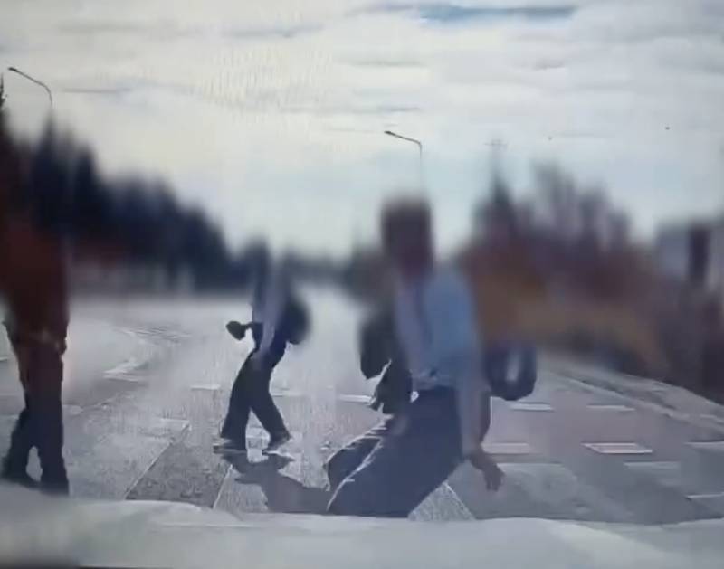 Wjechał na czerwonym prosto w pieszych. Dramatyczne nagranie z Wrocławia